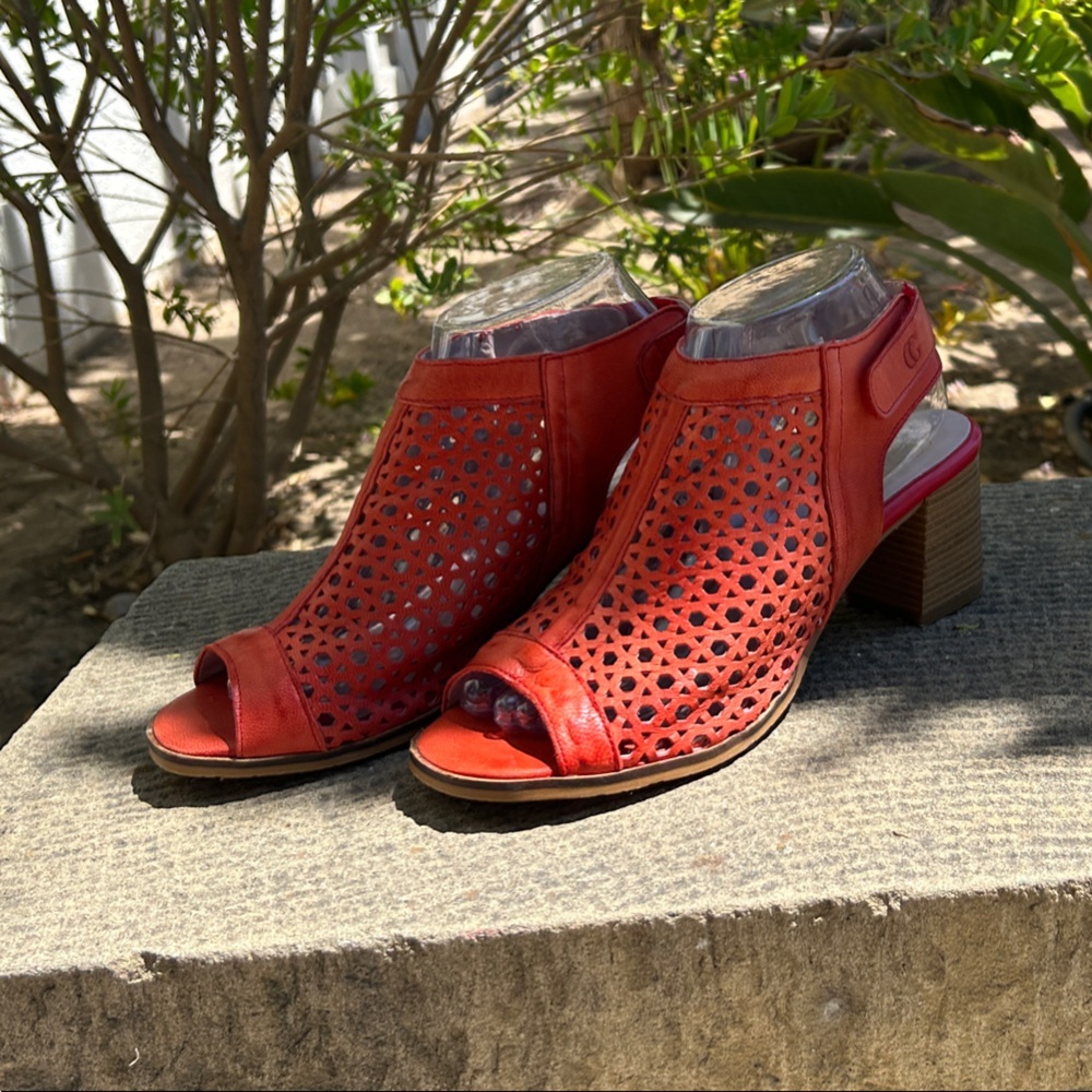 Size 39 (8.5 US) | CG Sport by Cayetano Giménez Coral Peep-Toe Sandals - Picture 10 of 10